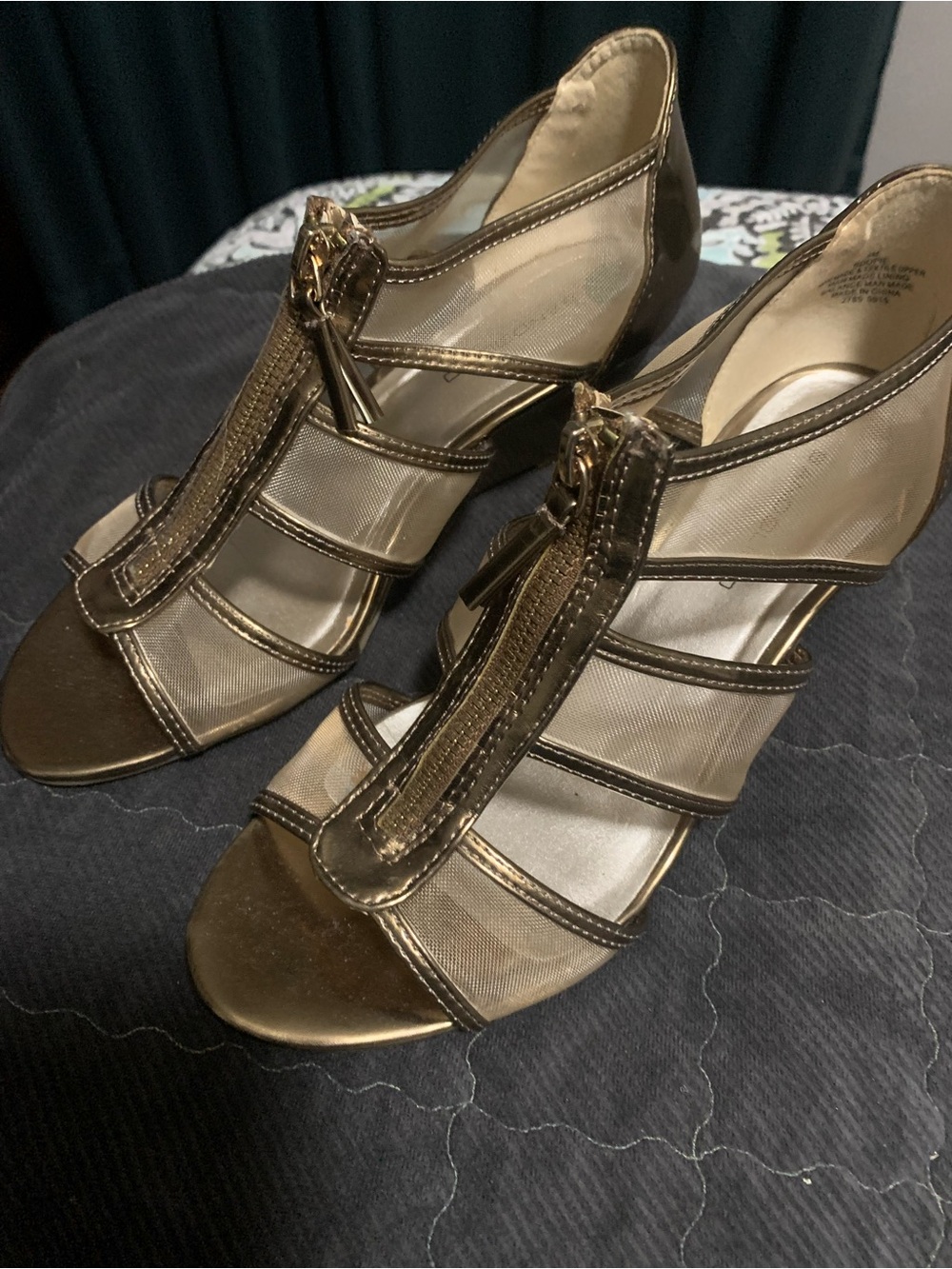 Bandolino Metallic Bronze T-Strap Sandals Size 8